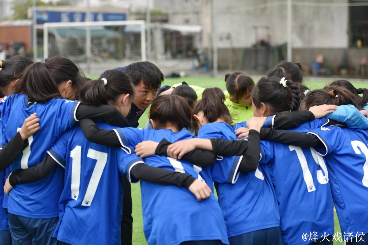 用足球链接梦想:公益纪录片聚焦四川小学女足青训 用足球链接梦想:公益纪录片聚焦四川小学女足青训
