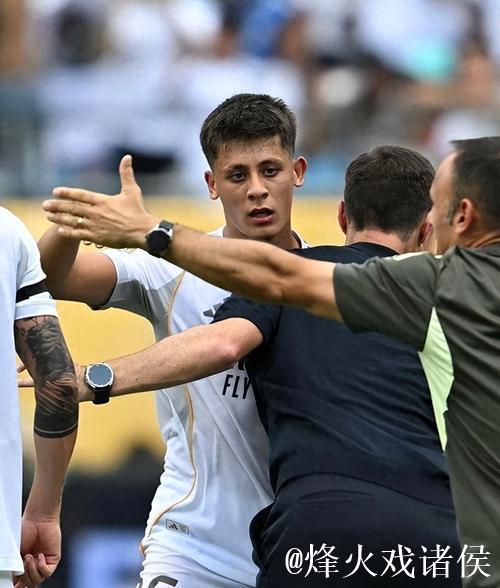 阿隆索调整策略！重用皇马24岁天才，2战2球，居莱尔再度首发遭替换